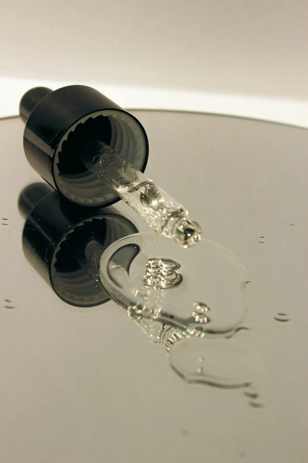 Hydrating face oil drops with botanical extracts