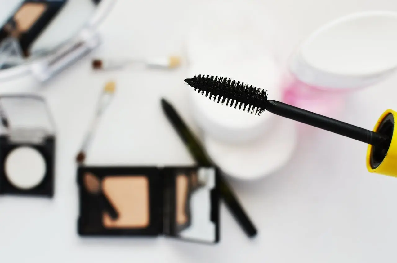 Mascara Tools for Easy Application in how to apply mascara