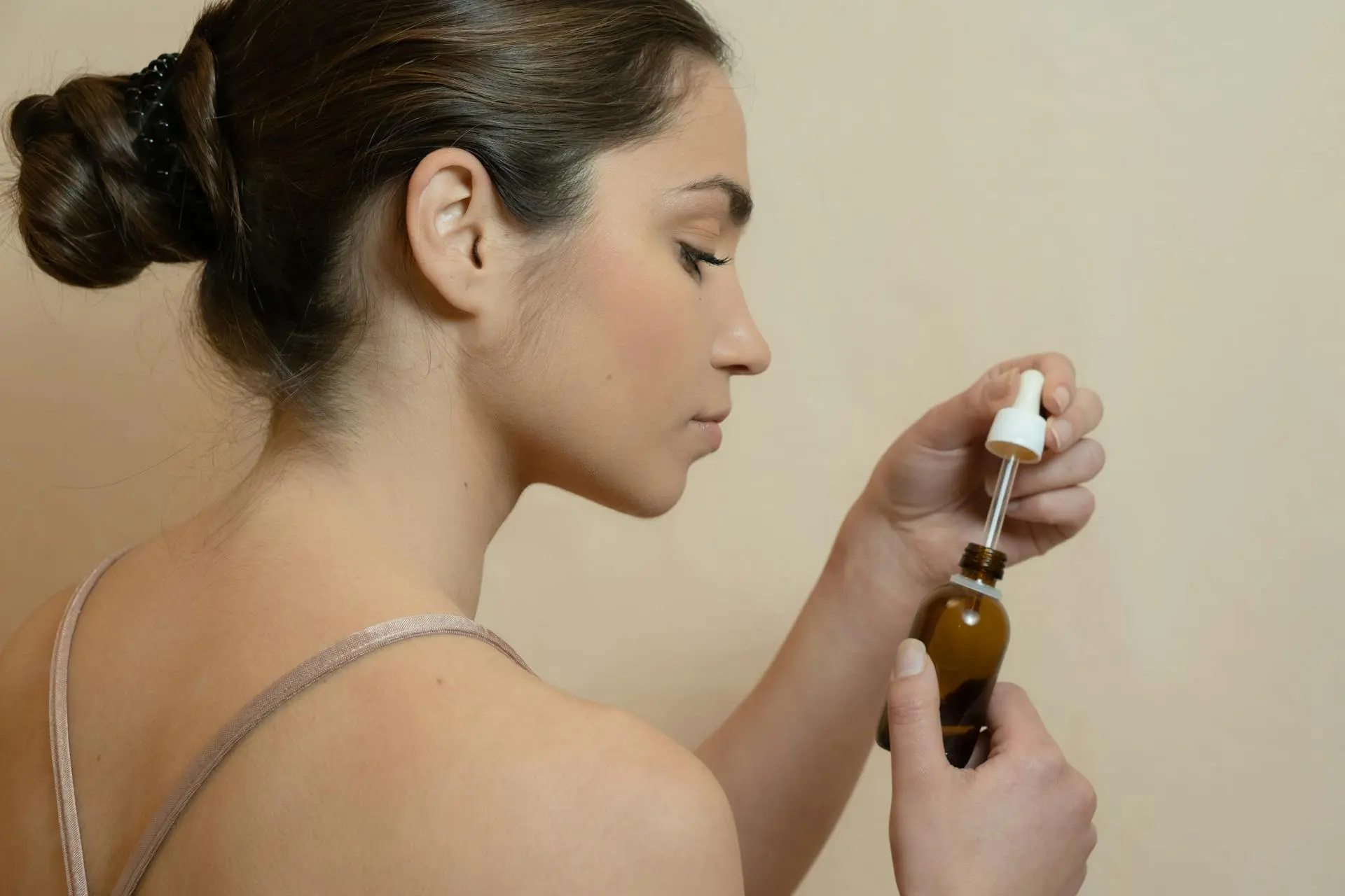 using best eyelash serums for thicker eyelashes