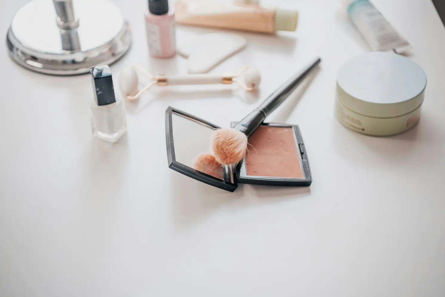 Minimalist makeup tips essentials for a quick 5-minute routine