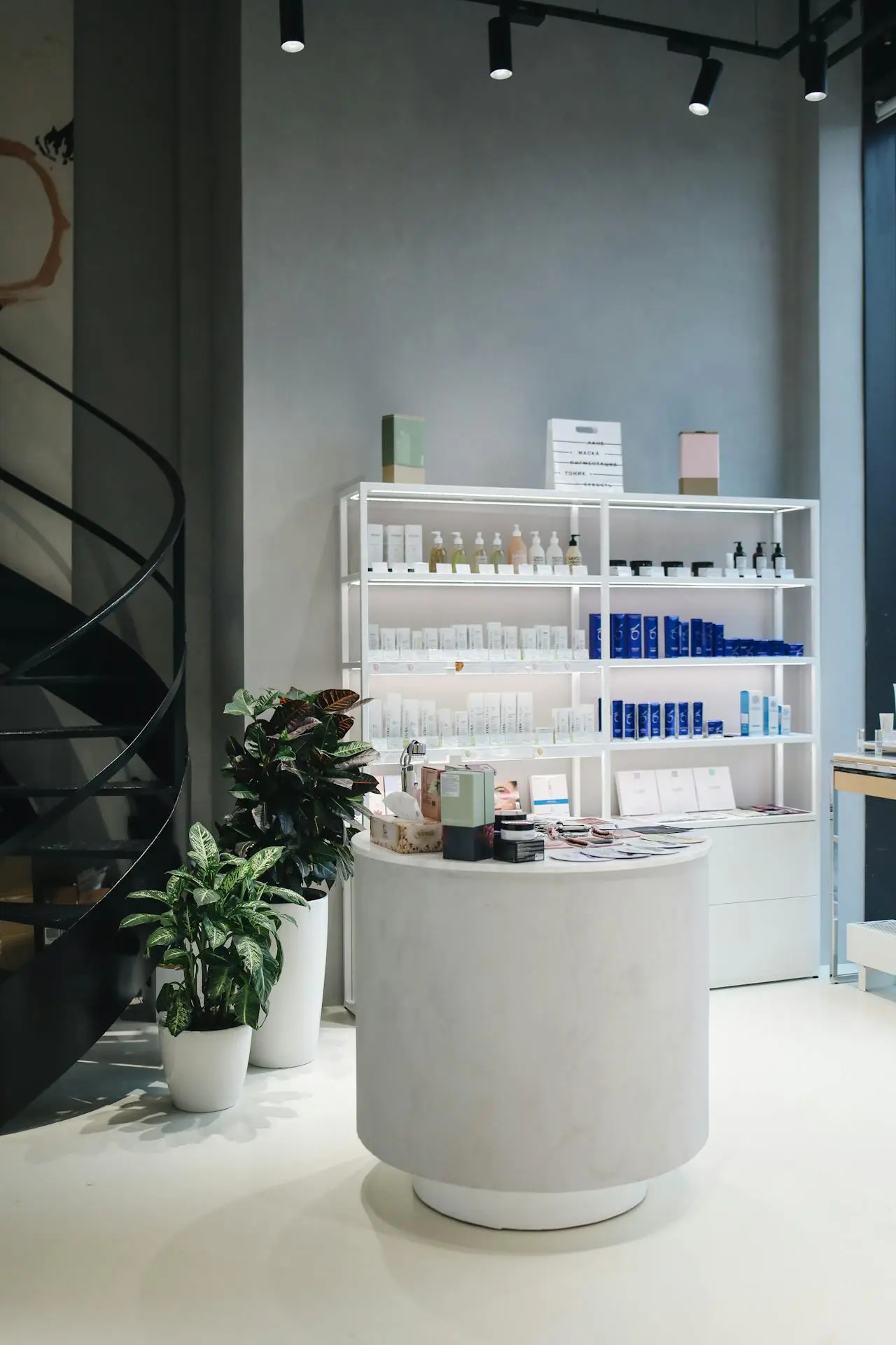 Tinted sunscreen for dry skin application