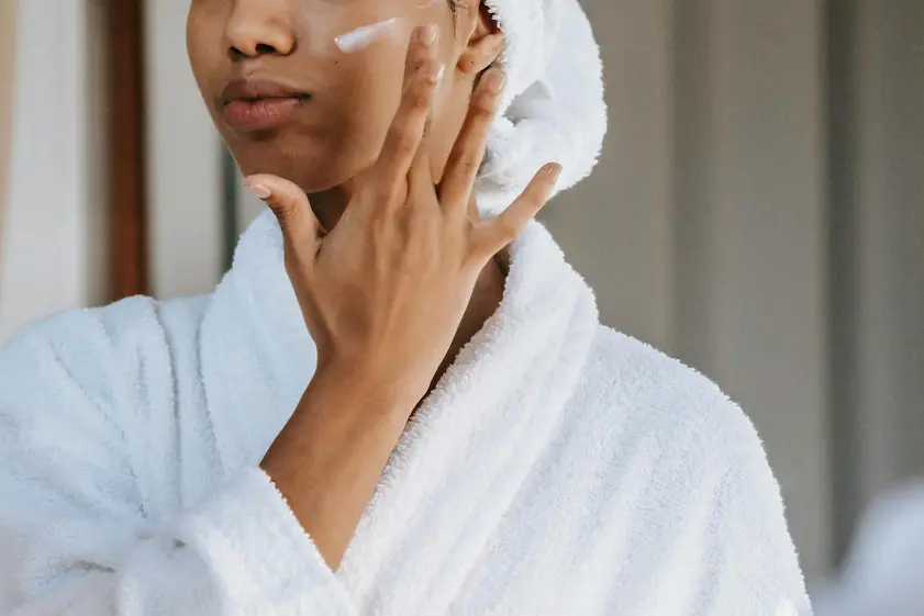 Applying primer for oily skin ( makeup tips for oily skin )